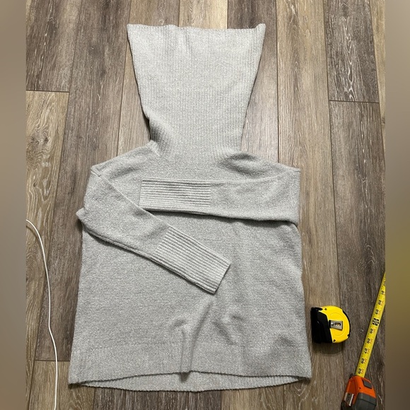 🛍️ French Connection Cozy Extra long Cowl-neck sweater size medium silver gray - Picture 2 of 9